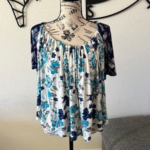 Cold shoulder, tie back top. Free People